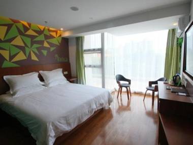 Vatica ShangHai International Tourism Resort Luoshan Road Subway Station Hotel