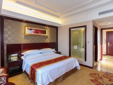 Vienna International Hotel Shanghai Pudong Xinchang Old Town Subway Station