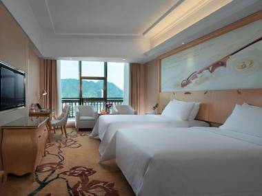 Vienna Hotel(Jiujiang Xiushui Bus Station)