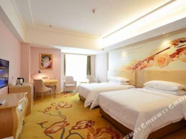 Vienna Hotel (Xingyi Wanfenglin)