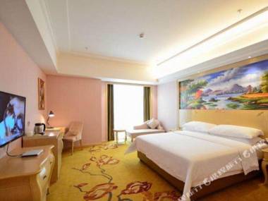 Vienna Hotel (Xingyi Wanfenglin)