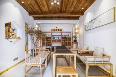 LanTing XinLu Home Stay