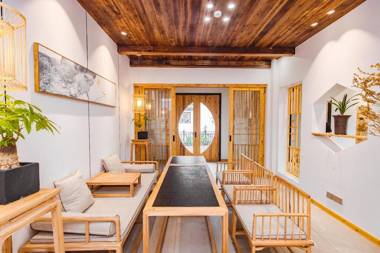 LanTing XinLu Home Stay