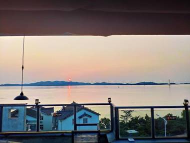 LanTing XinLu Home Stay