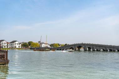 Floral Hotel Shui Yue Feng Ying