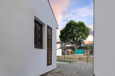 Floral Hotel Tongli Floating Half-day Leisure