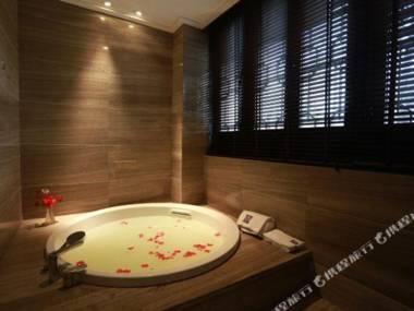 Higher Hotel  (Suzhou Xietang Old Street)