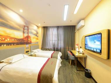 Thank Inn Xinjiang Altay Fuyun County Ehe Huacheng