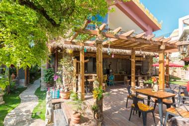 Hidden Garden Inn (Airport Transfer)