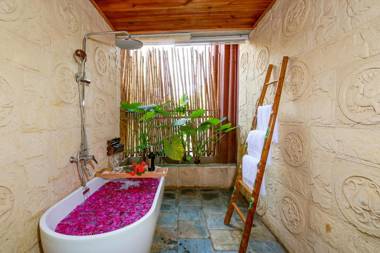 Hidden Garden Inn (Airport Transfer)