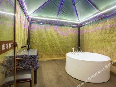 Tongcheng VR Inn (Xishuangbanna Poshui Square)