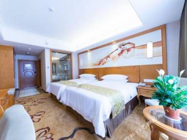 Wei Ye Na 3Hao Jiu Dian (Xi Shuang Ban Na Gao Zhuang Xing Guang Ye Shi Dian )