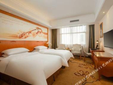 Wei Ye Na 3Hao Jiu Dian (Xi Shuang Ban Na Gao Zhuang Xing Guang Ye Shi Dian )