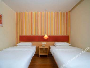 Home Inn (Xishuangbanna Gasa International Airport Store)