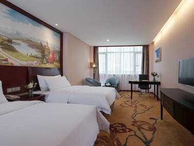 Vienna International Hotel Shantou Chenghai Waisha Bridge