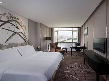 Vienna International Hotel Shantou Chenghai Waisha Bridge