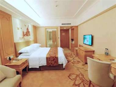 Vienna Hotel Hunan Yongzhou Lengshuitan District Government Square