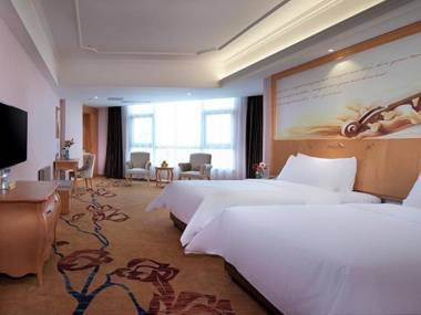 Vienna Hotel Guangdong Xinyi Jiaoyucheng River View