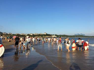 Ms Wang's Apartment in Green City Resort