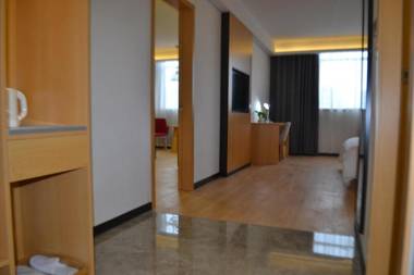 Elan Hotel Yangzhou Baoying Bus Station Selected