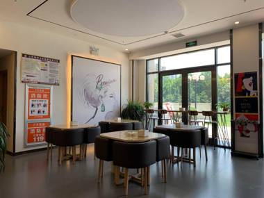 7 Days Premium Linyi International Convention and Exhibition Center Hengda Cinema