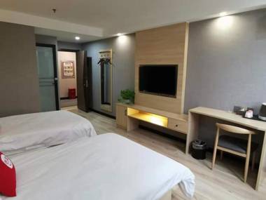 Elan Inn Linyi Hedong District Hardware City