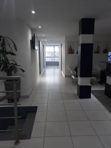 Mintaka Hotel + Lounge