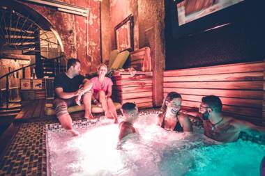 The Clock Hostel & Suites