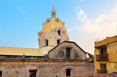 Casa San Pedro - Exclusive 3BR Colonial Apt in Centro Historico by Huespedia