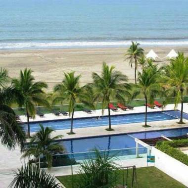 Amplio apt de 3 alcobas edificio primera linea de playa