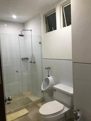 Amplio apt de 3 alcobas edificio primera linea de playa