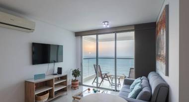 Relaxing 1 BR Beachfront Apartment w Wifi and Pool