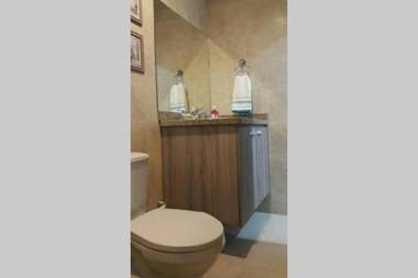 Habitación Privada 10 min de la playa entrada independiente.