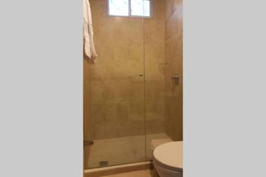 Habitación Privada 10 min de la playa entrada independiente.