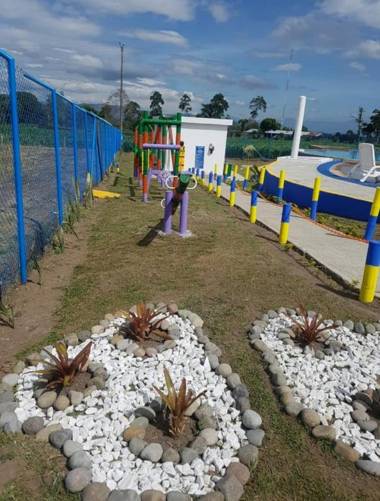 Piscina y Parque del Cafe ApartaHotel