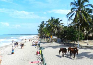 Cabaña Vacacional con Piscina en Palomino Guajira