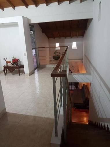 Casa Entera-Cerca a Mall La Central y Estación de Tranvía