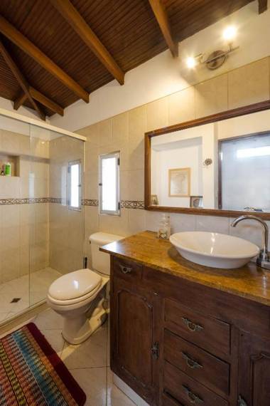 Colonial Villa in Laureles