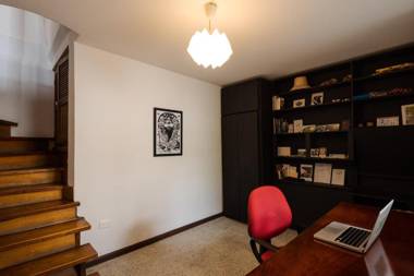 Colonial Villa in Laureles