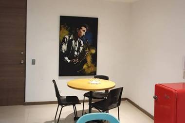 Apartament in the center of the action. Poblado