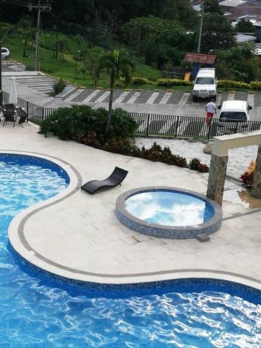Descanso cafetero piscinas jacuzzi wifi