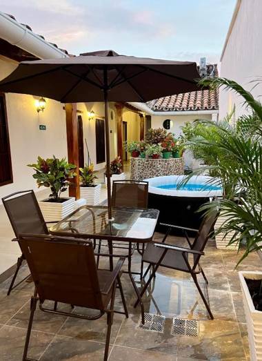 HOTEL PLAZA BOLIVAR MOMPOX