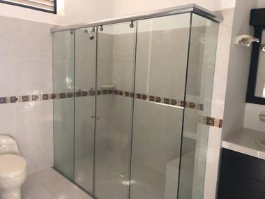 Casa Girardot Condominio El peñon 5 Habitaciones.