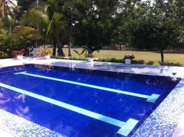 HERMOSA CASAQUINTA FAMILIAR EL PEÑON - Piscina Privada - Campo de Golf - Condominio Campestre