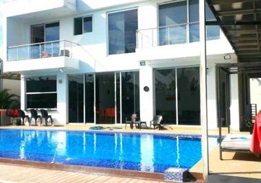 Casa con Piscina Privada Condominio Campestre el Peñon