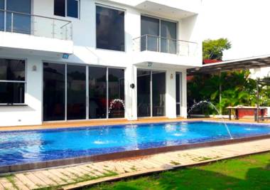 Casa con Piscina Privada Condominio Campestre el Peñon