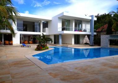 Lujosa Quinta con Piscina Privada Girardot