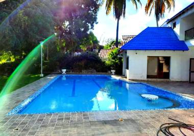 Casa Piscina Privada en Condominio Campestre el Peñon Girardot