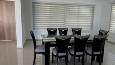 Casa Vacacional con Piscina Privada en Girardot