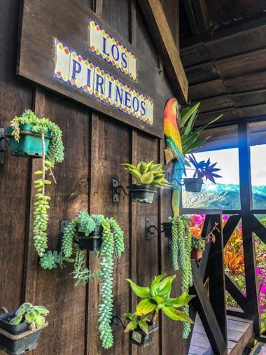 Casa Campestre estilo Chalet Los Pirineos - Cerca a Cali